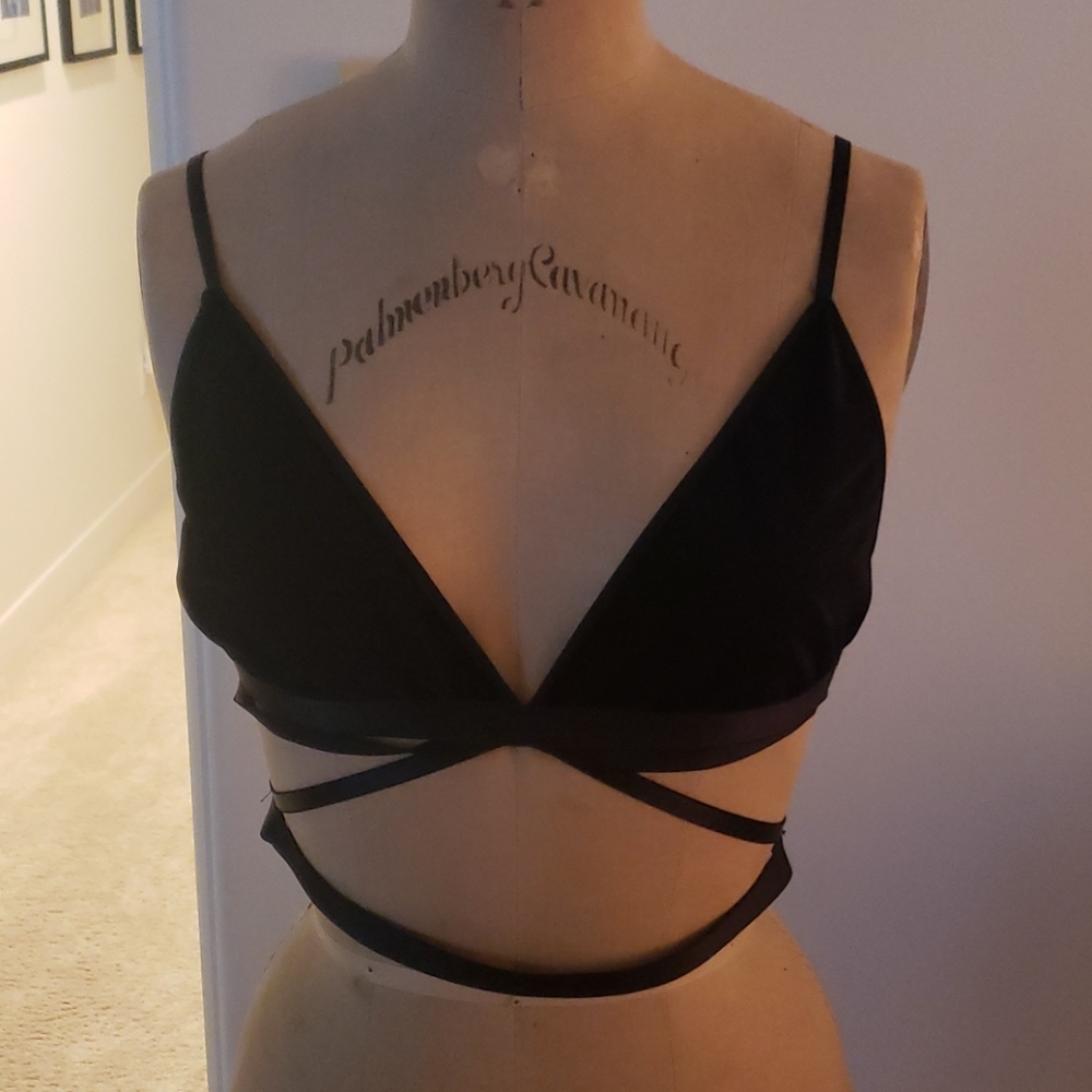 East and West Label strappy bra